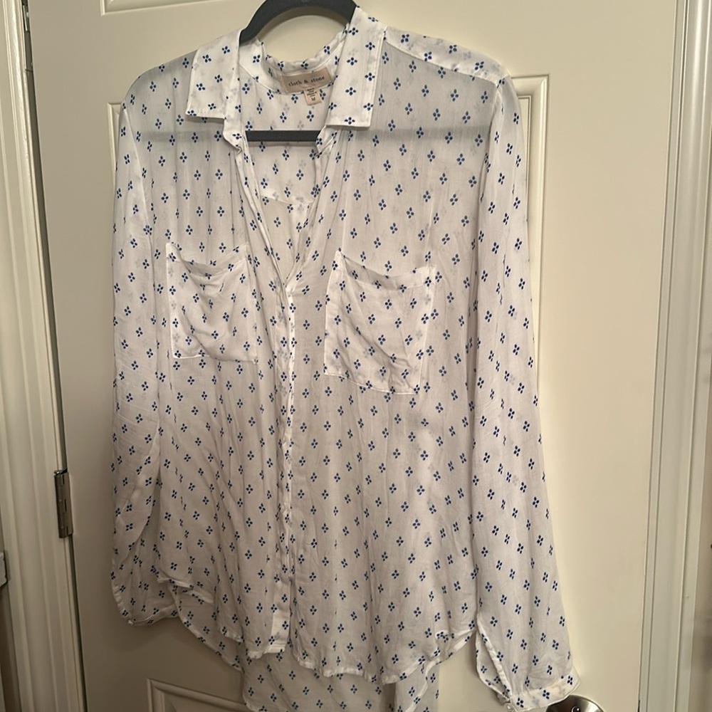 Cloth and Stone Printed Buttondown Shirt. Blue/white. Size Medium